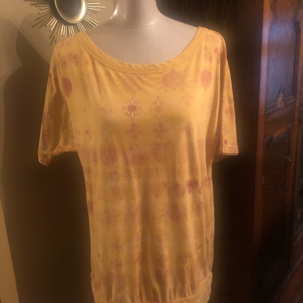 SALE Mudd Yellow Gold Print Top NWOT